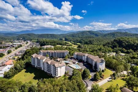 The Dean - Relaxing Condo With Pools Pigeon Forge Exterior photo