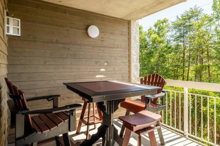 The Dean - Relaxing Condo With Pools Pigeon Forge Exterior photo